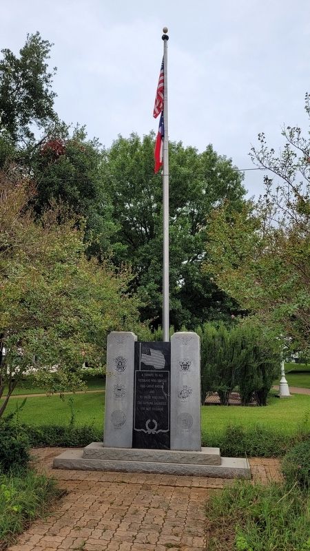 Lexington Veterans Memorial image. Click for full size.