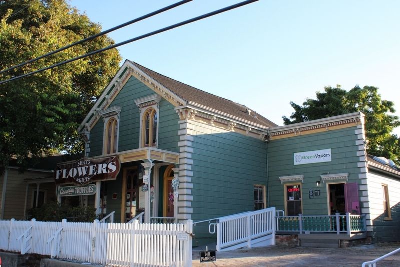 411 Cedar Street image. Click for full size.