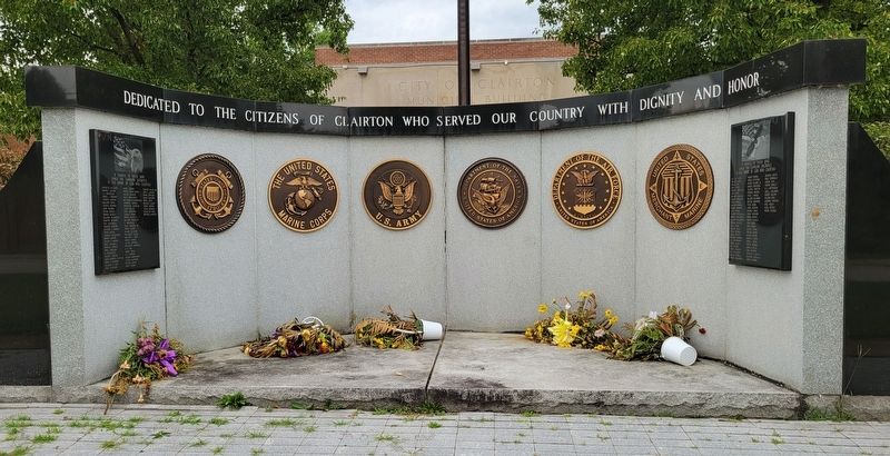 Veterans Memorial image. Click for full size.