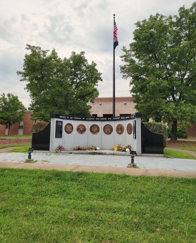 Veterans Memorial image. Click for full size.
