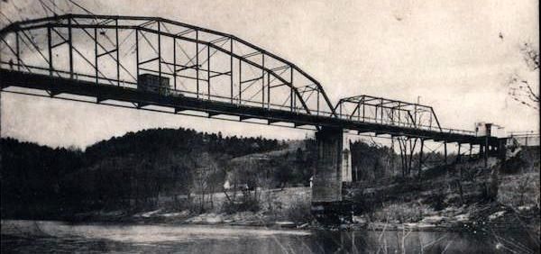 Louisa, Kentucky - Ft. Gay, West Virginia Bridge image. Click for more information.