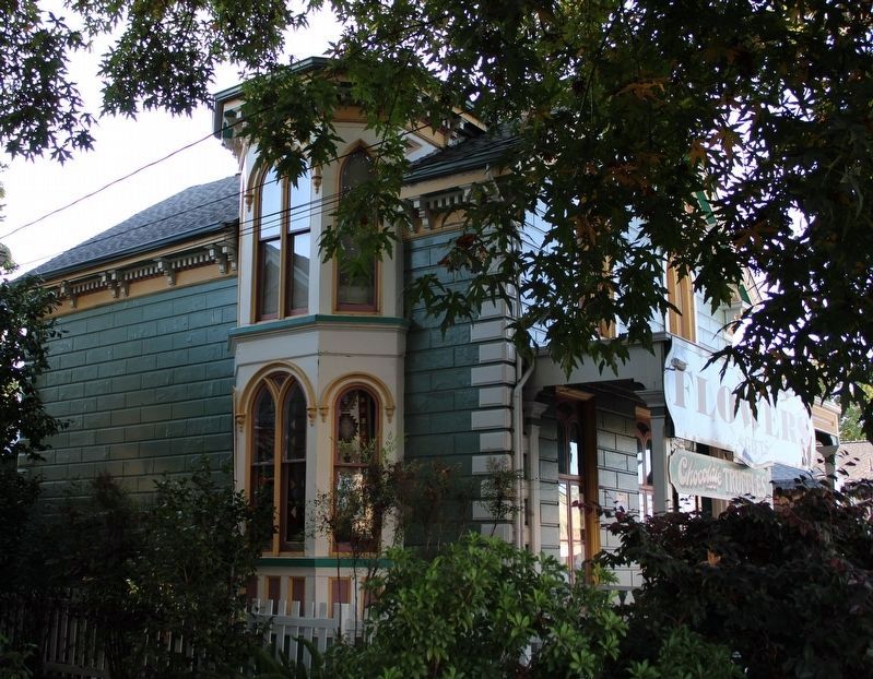 411 Cedar Street image. Click for full size.
