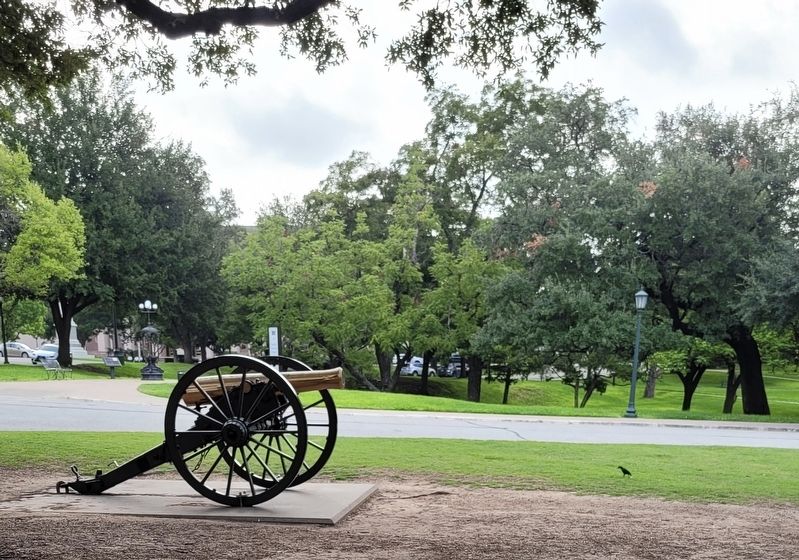 Cannon at the south entrance to Texas State Capitol image. Click for full size.