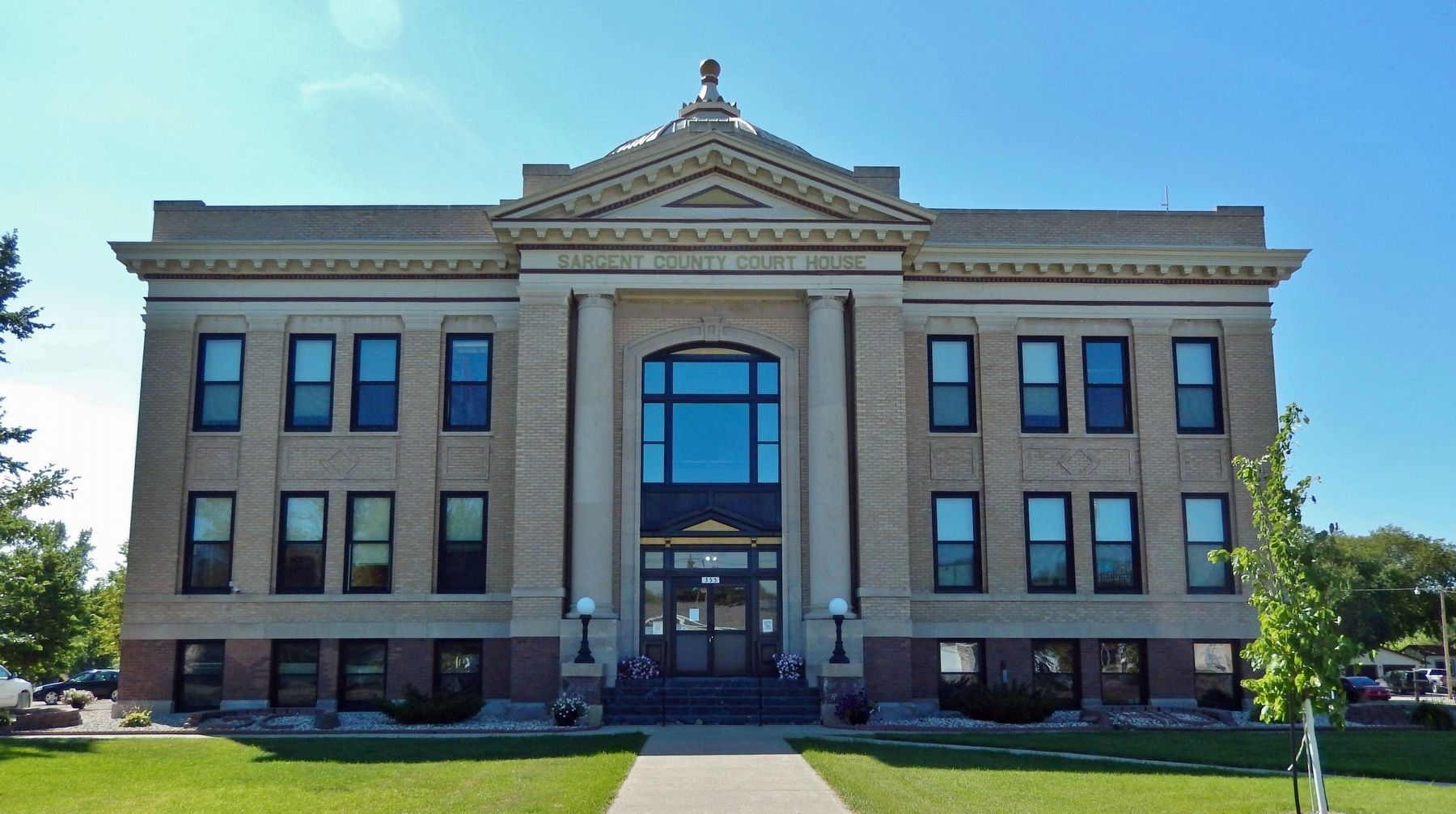 Sargent County Courthouse image. Click for full size.