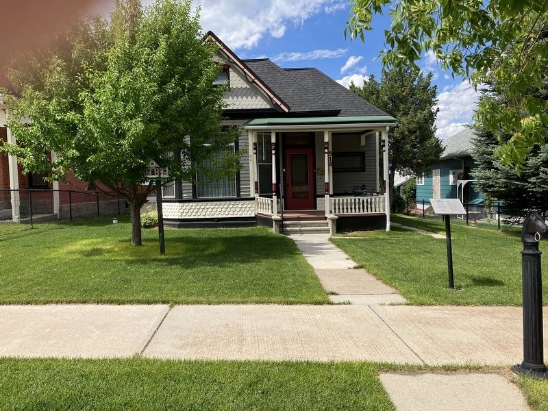 Tuttle Residence and Marker image. Click for full size.