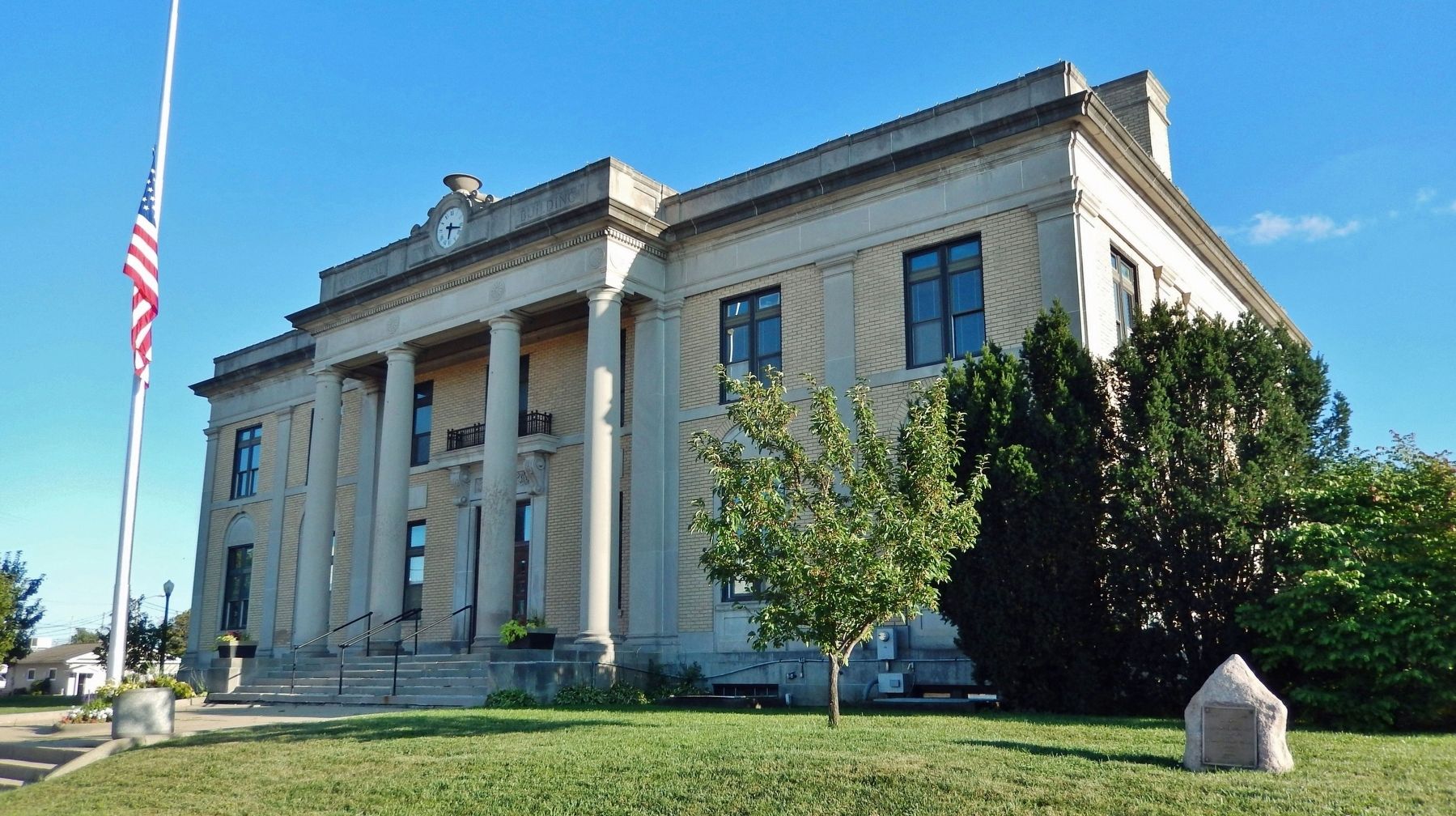 Owosso City Hall (<i>northwest elevation</i>) image. Click for full size.