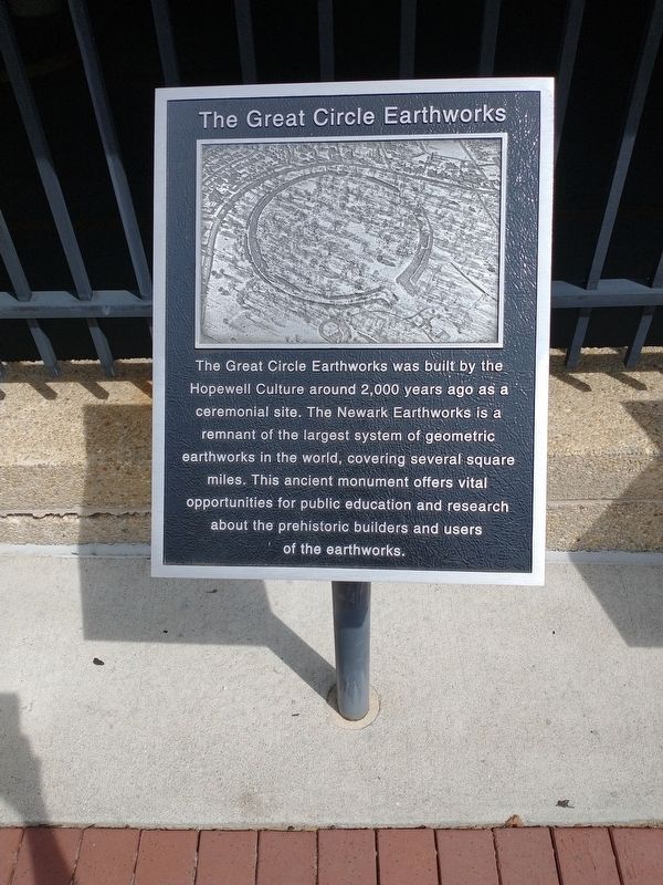 The Great Circle Earthworks Marker image. Click for full size.