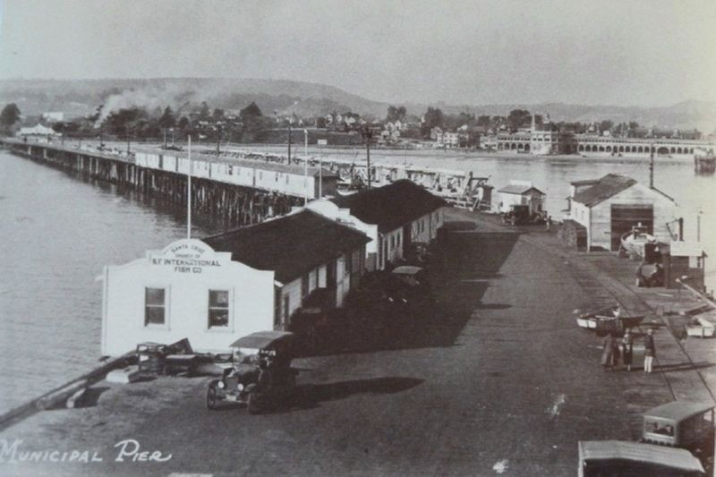 1920s Municipal Pier Image image. Click for full size.