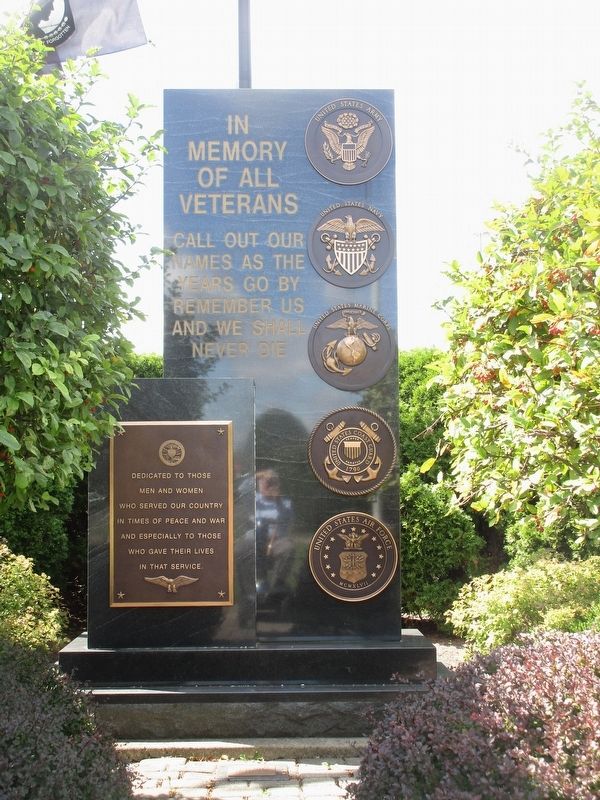 Vandalia Veterans Memorial image. Click for full size.