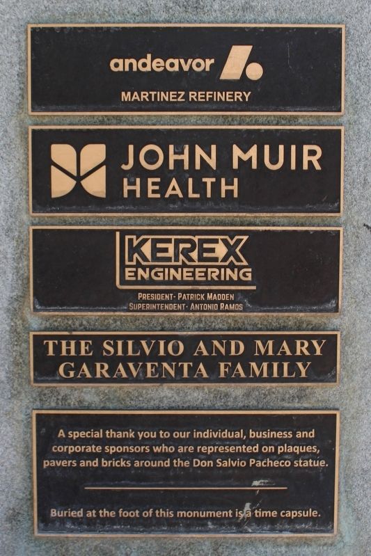 Plaques on the Statue Base image. Click for full size.