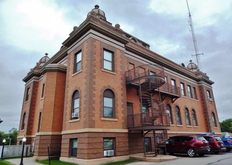 Red Lake County Courthouse (<i>northwest elevation</i>) image. Click for full size.