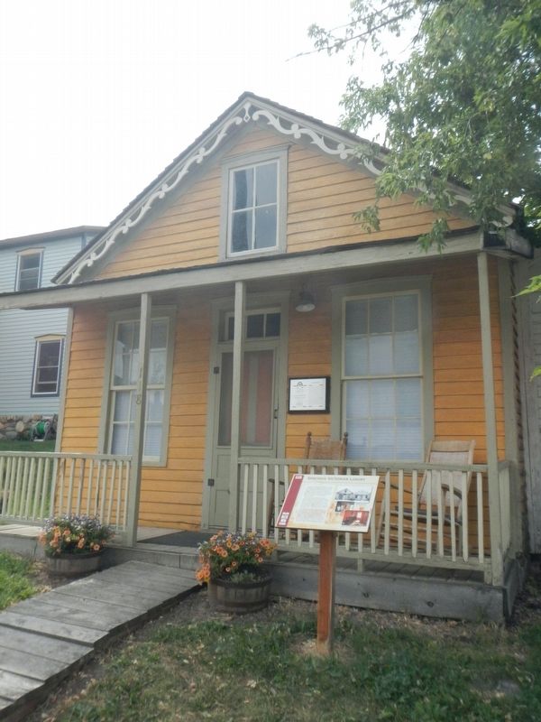 Daems House and Marker image. Click for full size.