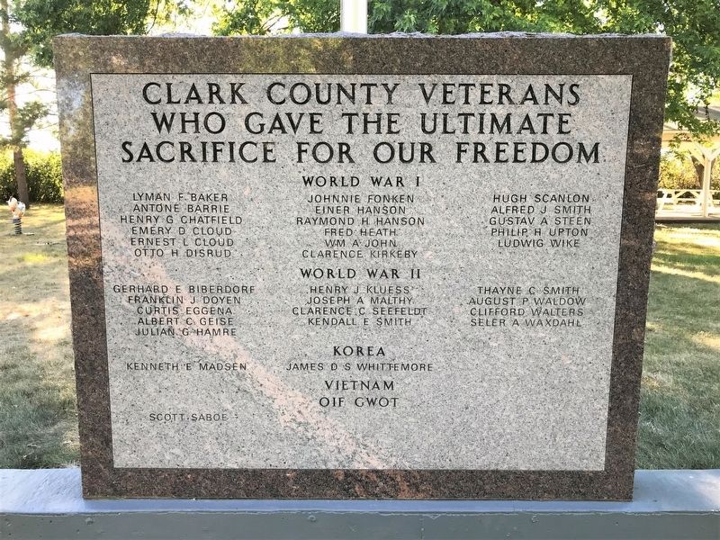 Willow Lake Veterans Memorial <i>(center stone)</i> image. Click for full size.