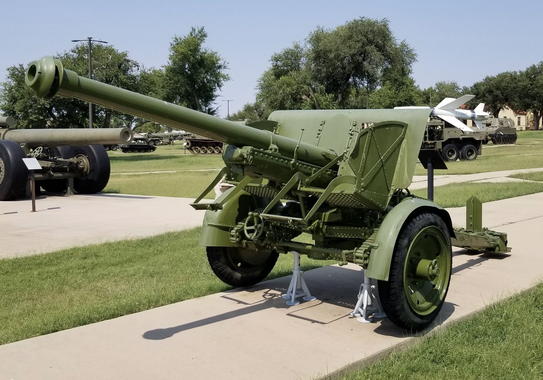The front view of the Japanese Type 90 75mm Field Gun image. Click for full size.