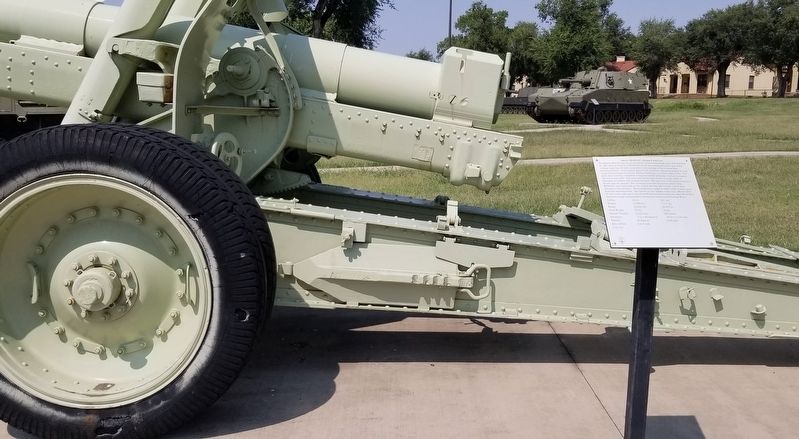 The Soviet M1931/37 122mm Field Gun and Marker image. Click for full size.