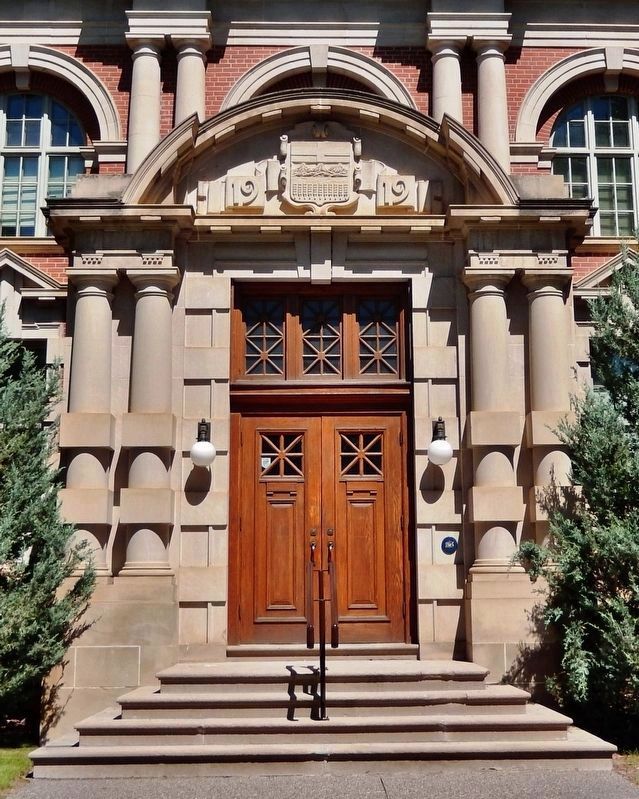 Medicine Hat Courthouse (<i>entrance detail</i>) image. Click for full size.