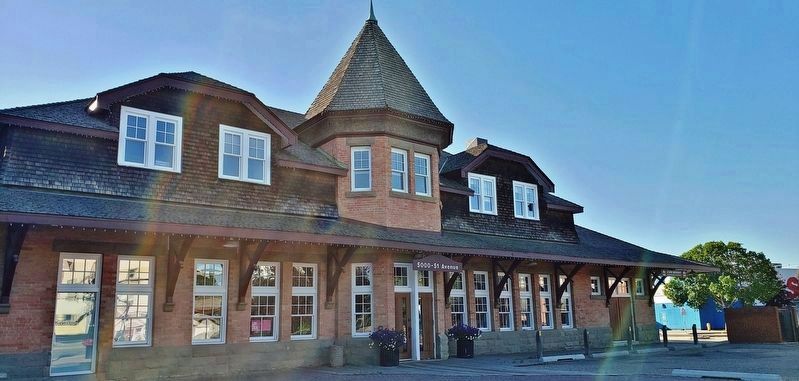 Former Canadian Pacific Railway Station<br>(<i>southeast elevation</i>) image. Click for full size.