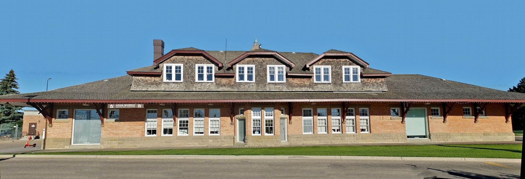 Former Canadian Pacific Railway Station (<i>west elevation</i>) image. Click for full size.