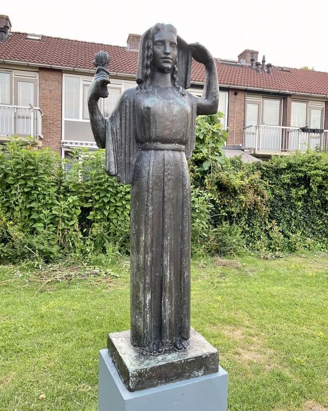 <i>O, Kora, dochter van Zeus</i> - statue by Johan Limpers that won the 1940 Prix de Rome image. Click for full size.