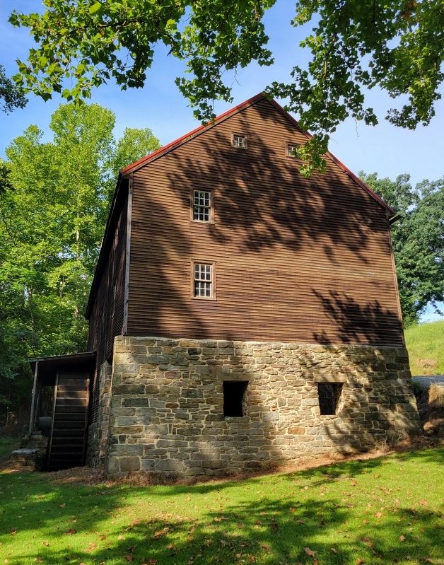 George Washington Grist Mill image. Click for full size.