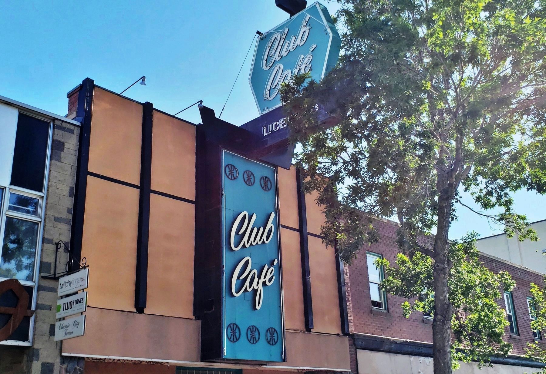 Club Caf • Front Faade: 2nd Story & Sign image. Click for full size.