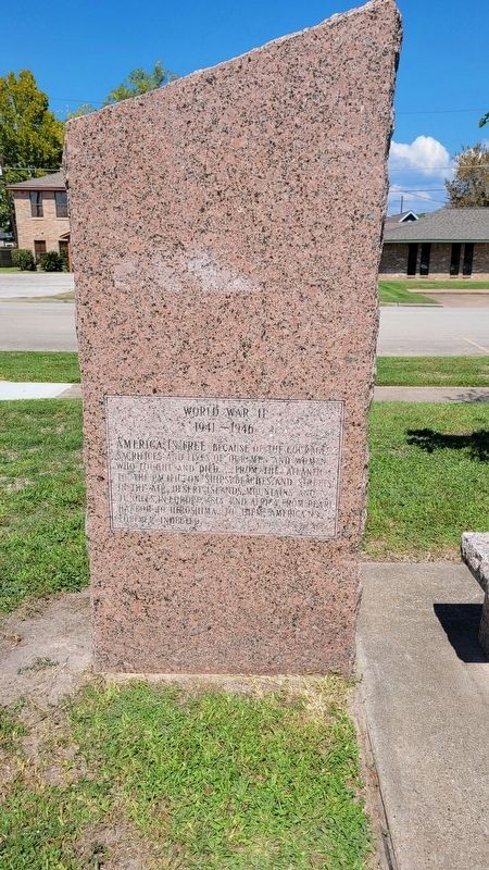 Reverse Side - World War II Memorial image. Click for full size.