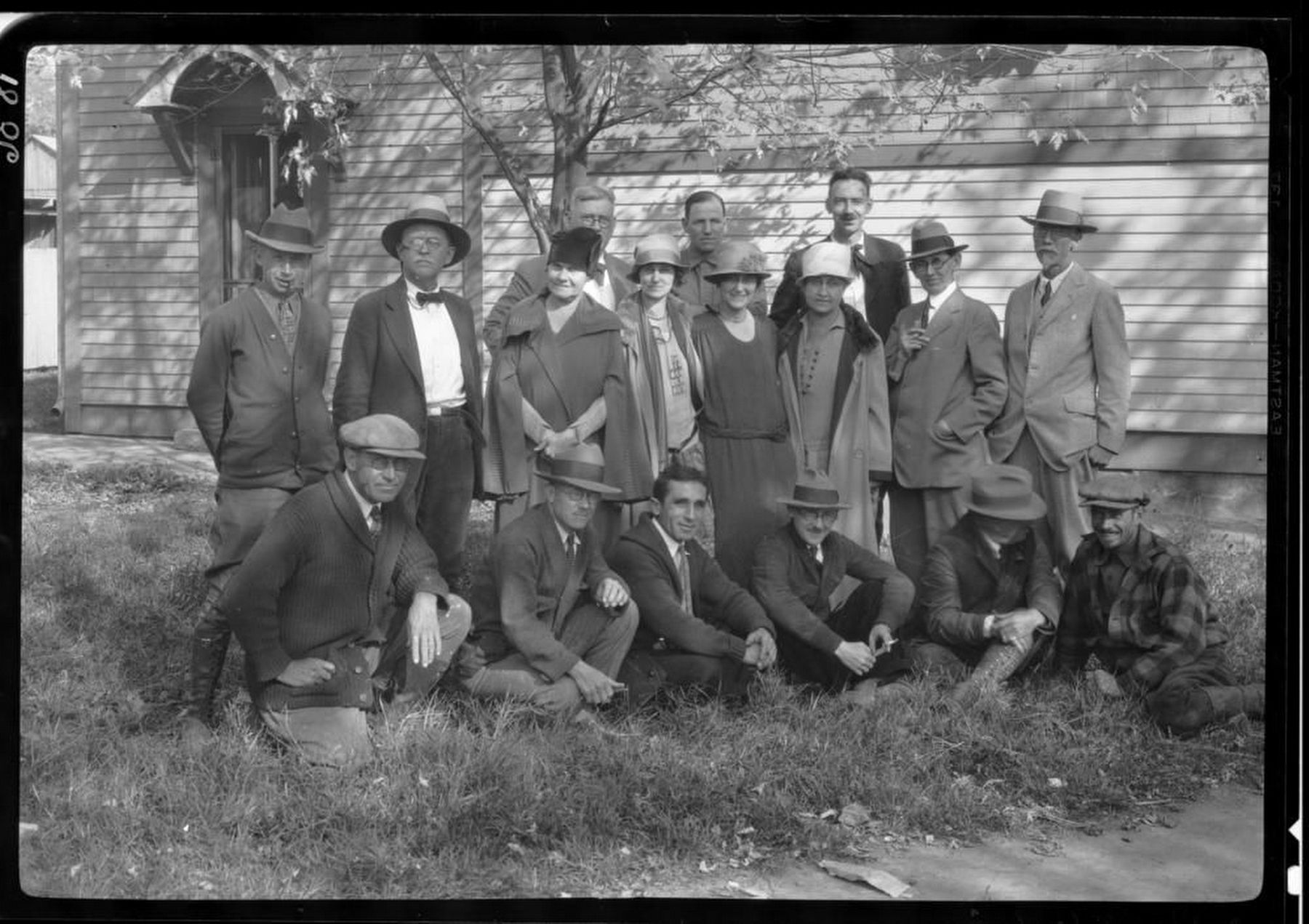 Title: Artists group at Nashville gallery; Dahlgreen head turned. Click for full size. Title: Artists group at Nashville gallery; Dahlgreen head turned image. Click for full size.