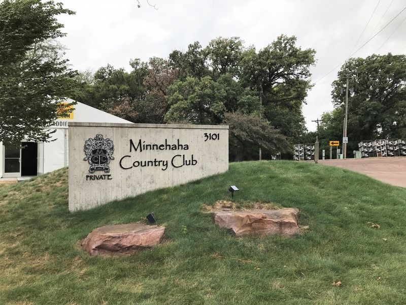 Minnehaha Country Club Sign image. Click for full size.