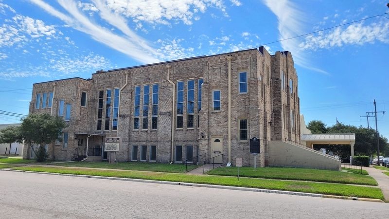 The side view of the First United Methodist Church of Trinity and Marker image. Click for full size.
