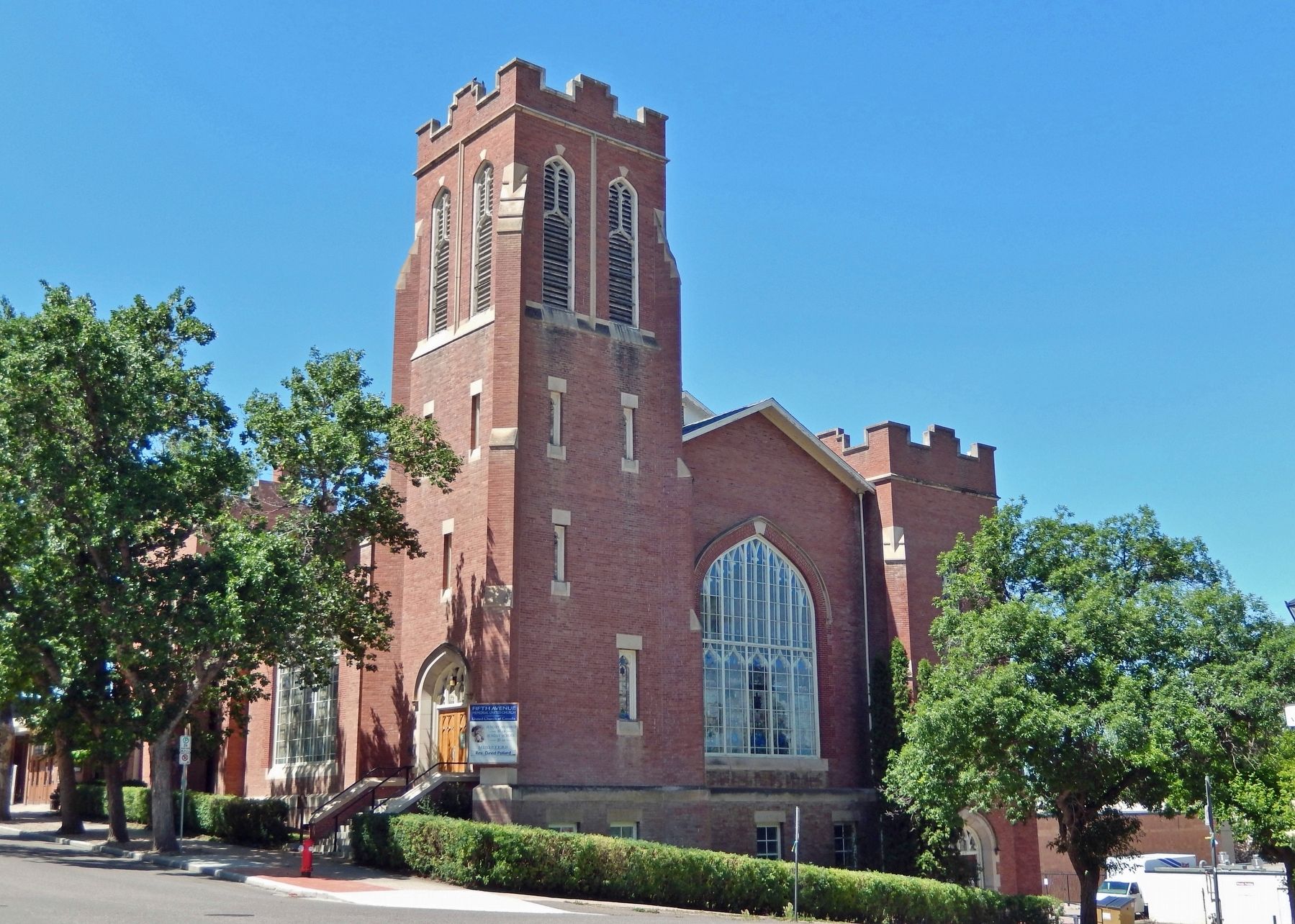 Fifth Avenue Memorial United Church (<i>southeast elevation</i>) image. Click for full size.