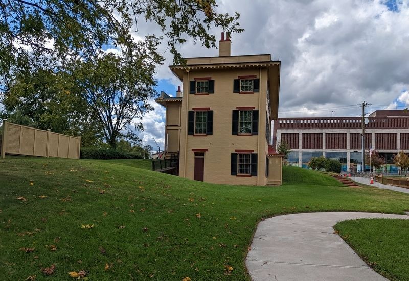 Rear of Alphonso Taft House as seen from marker image. Click for full size.