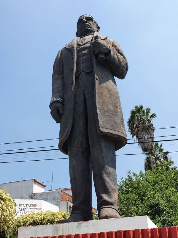Benito Pablo Jurez Garca statue image. Click for full size.