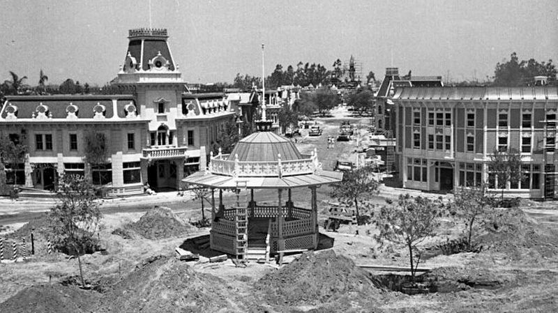 Disneyland Bandstand image. Click for full size.
