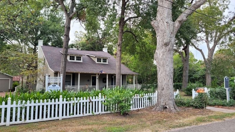 The view of the Shelton-Smith House and Marker (right side) from the street image. Click for full size.