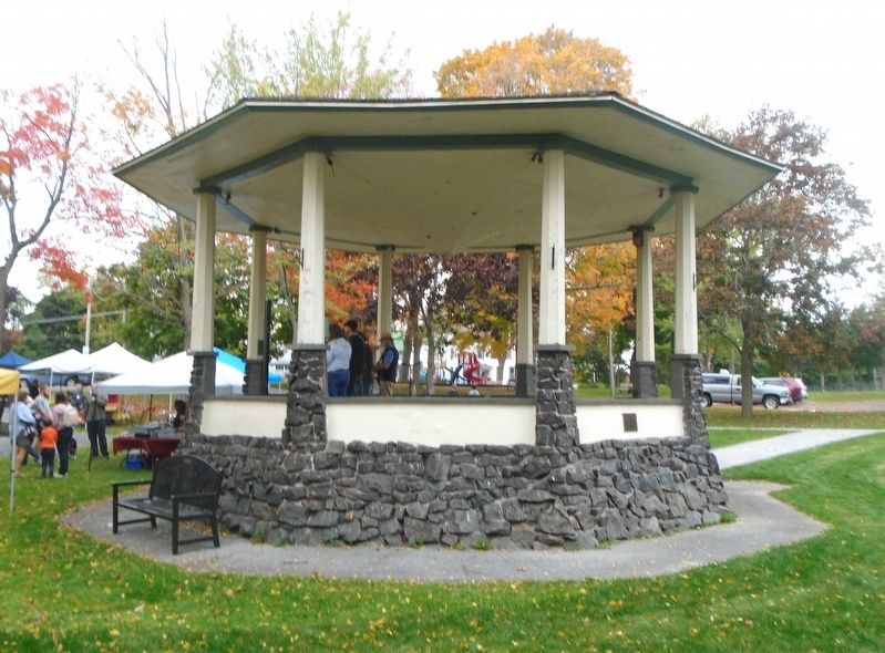 Band Stand and Marker image. Click for full size.