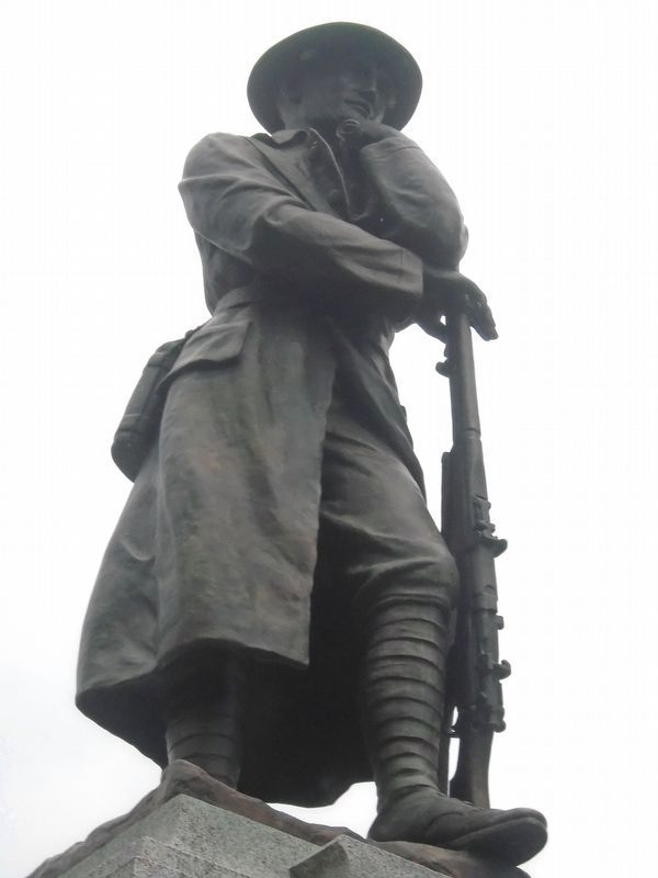 War Memorial Soldier Statue image. Click for full size.