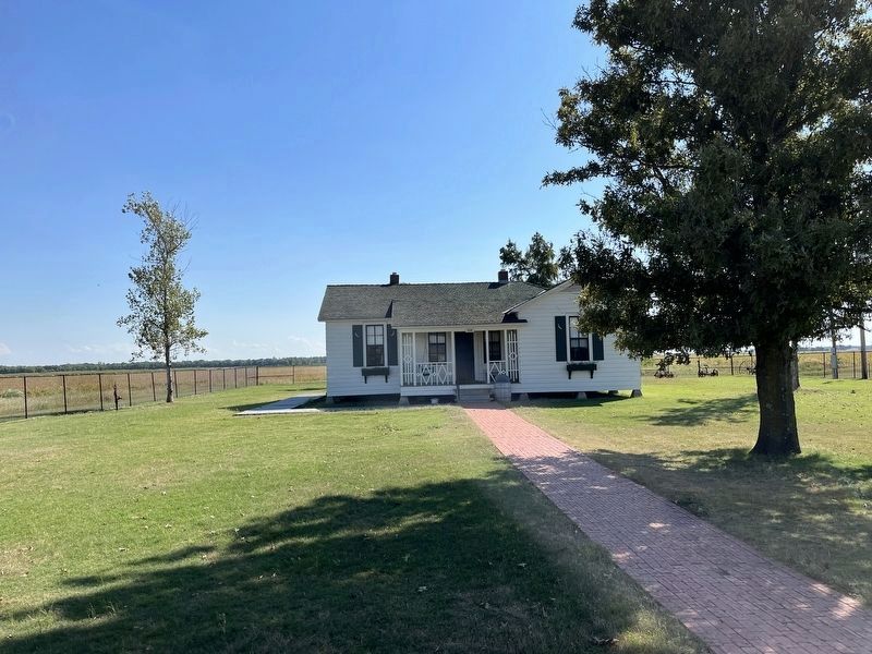 Johnny Cash Boyhood Home image. Click for full size.