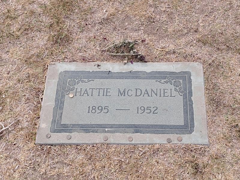 Hattie McDaniel gravesite image. Click for full size.