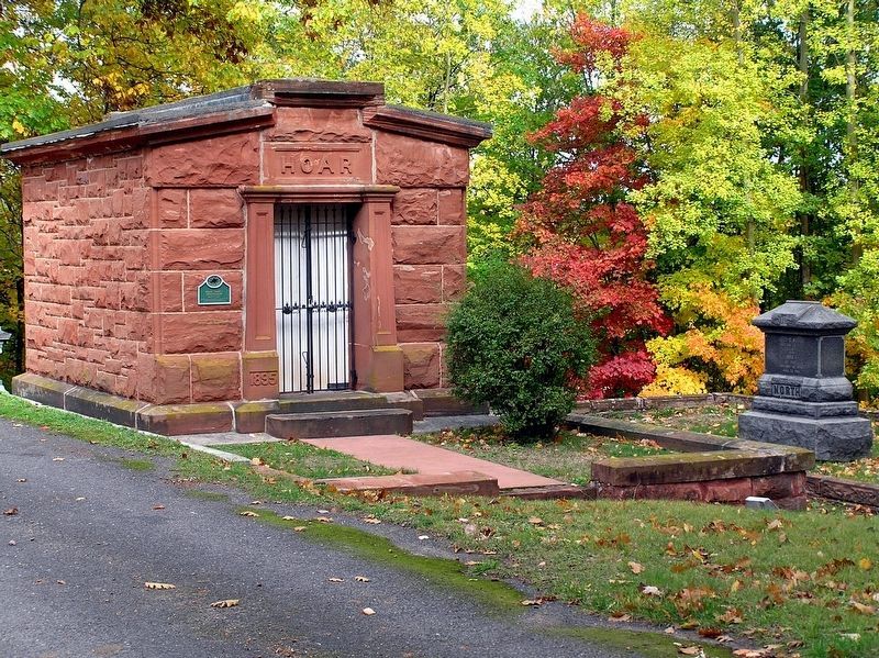 Hoar Family Mausoleum image. Click for full size.