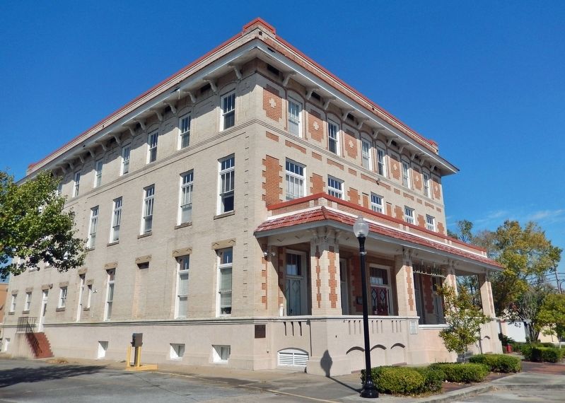 Waycross City Hall (<i>southeast elevation</i>) image. Click for full size.