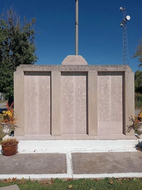 Mound City World War II Memorial. Click for full size. Mound City World War II Memorial image. Click for full size.