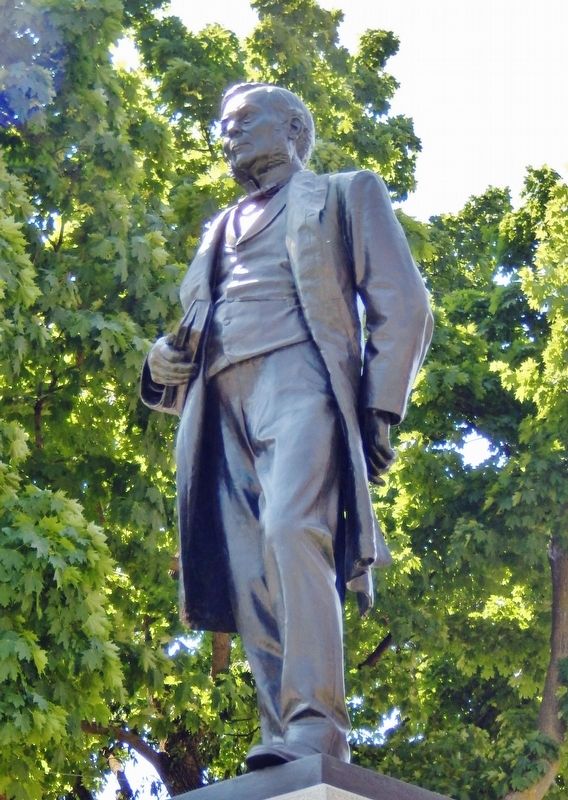 Sir Oliver Mowat Statue image. Click for full size.
