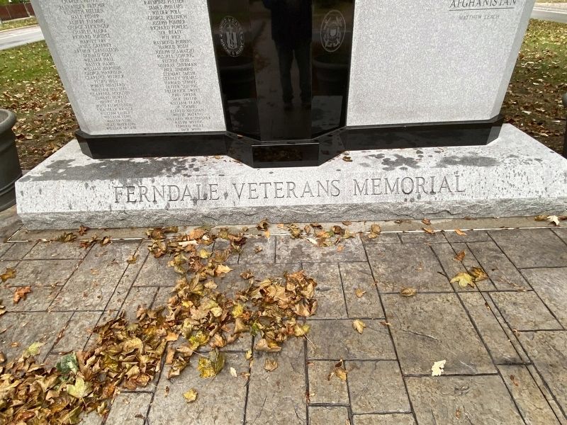 Ferndale Veterans Memorial image. Click for full size.