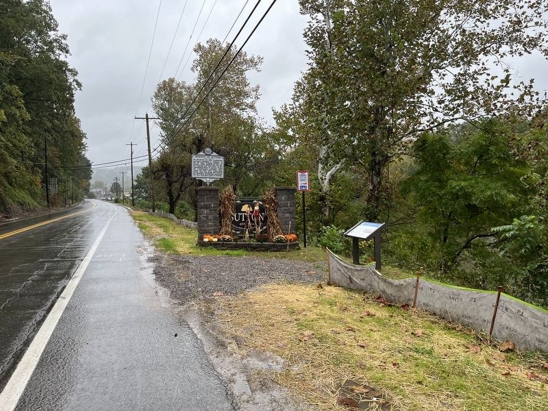 Markers at the West Entrance to Sutton image. Click for full size.