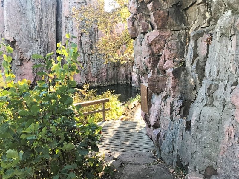 Village of Palisades Marker, from the east image. Click for full size.