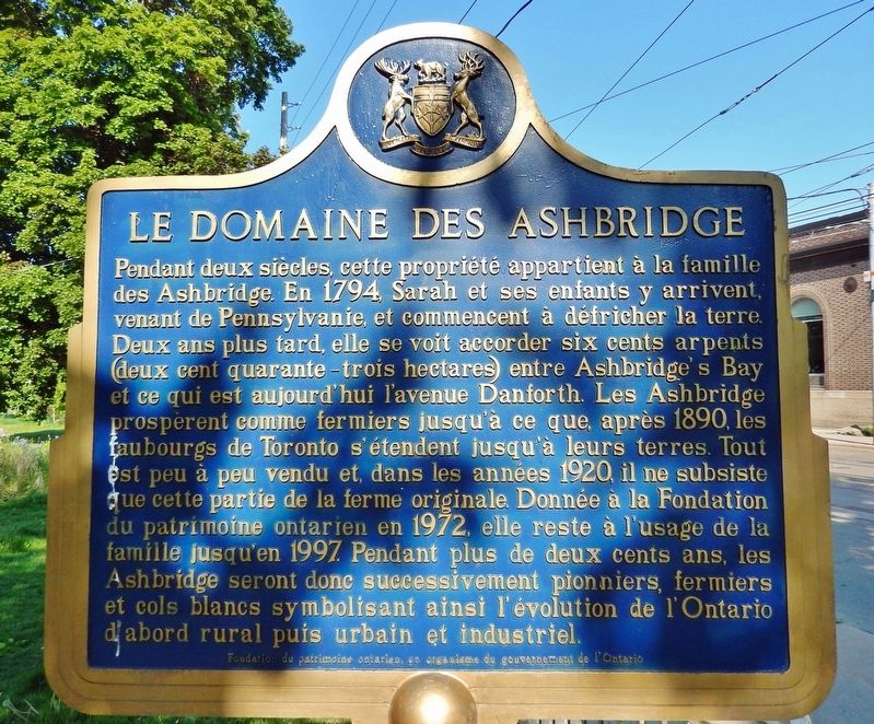 Le Domaine des Ashbridge (<i>west side of marker</i>) image. Click for full size.