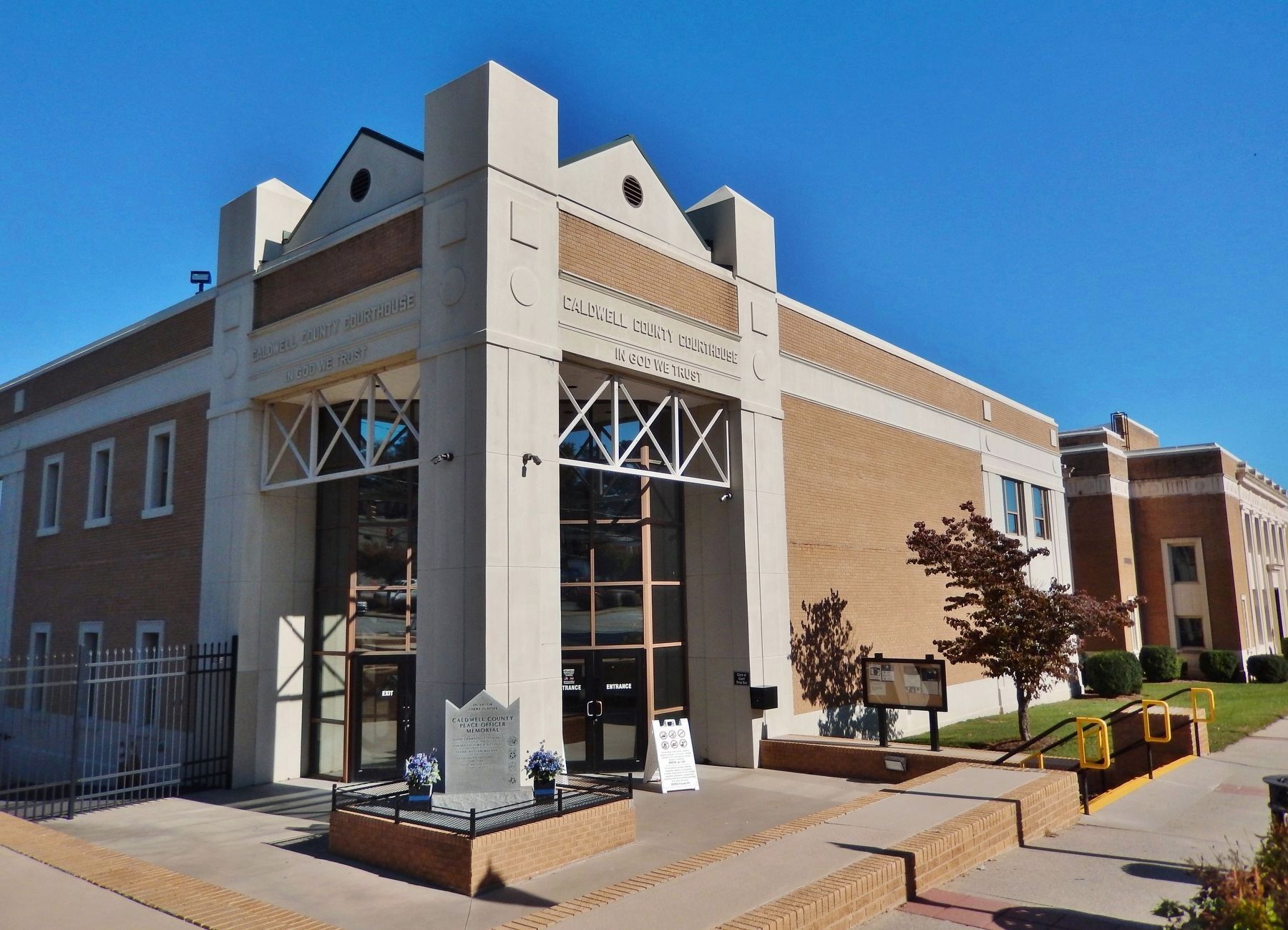 Caldwell County Courthouse (<i>northwest elevation • new addition</i>) image. Click for full size.