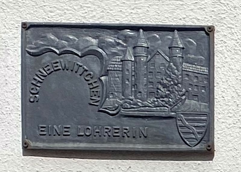 Schneewittchen....eine Lohrerin / Snow White...a woman of Lohr plaque image. Click for full size.