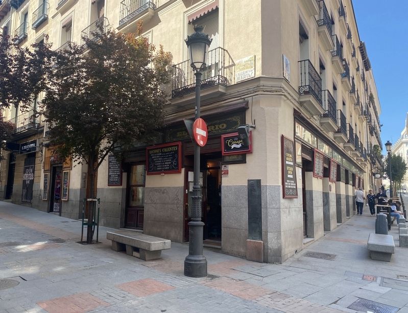 Nicol�s Fern�ndez de Morat�n Marker - wide view image. Click for full size.