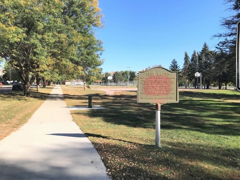 Dell Rapids Marker, from the west image. Click for full size.